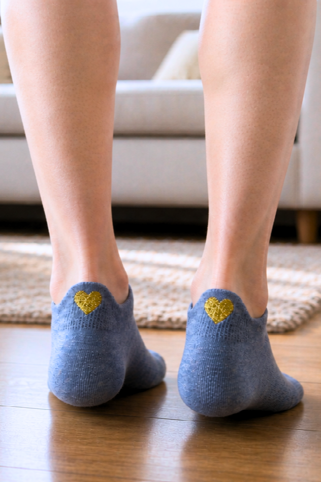 Socquettes bleu et cœur jaune sur languette