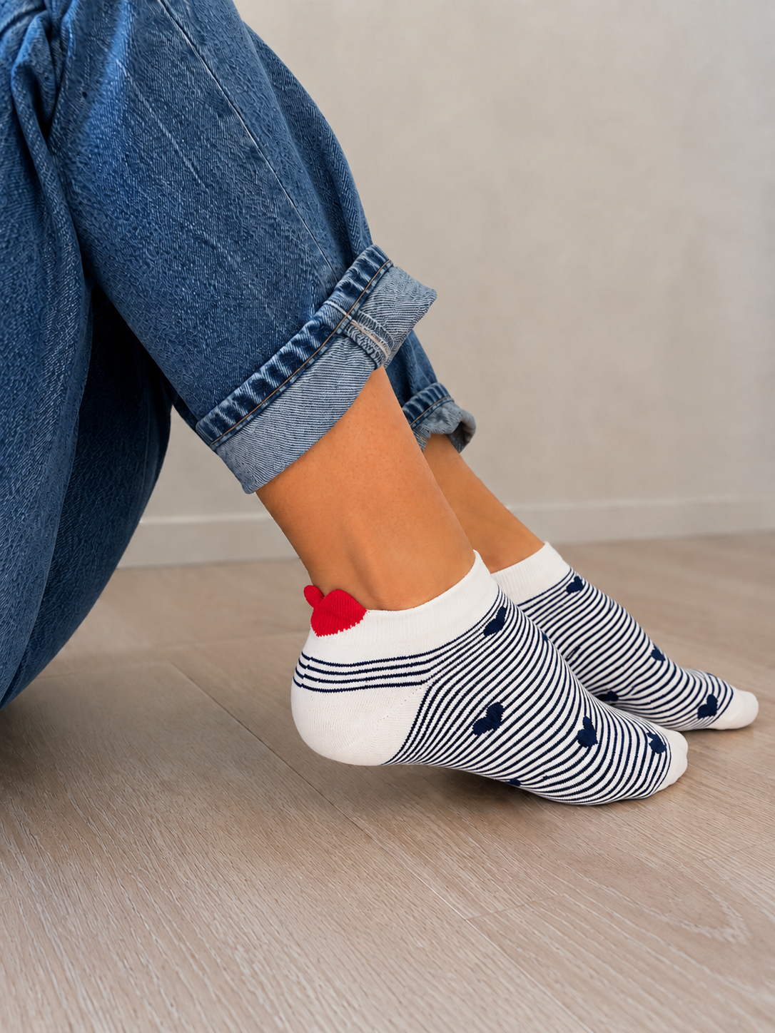 Socquettes à rayures bleu et cœur rouge sur languette