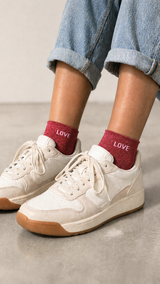 Chaussettes courtes à paillettes avec message "Love" couleur rouge