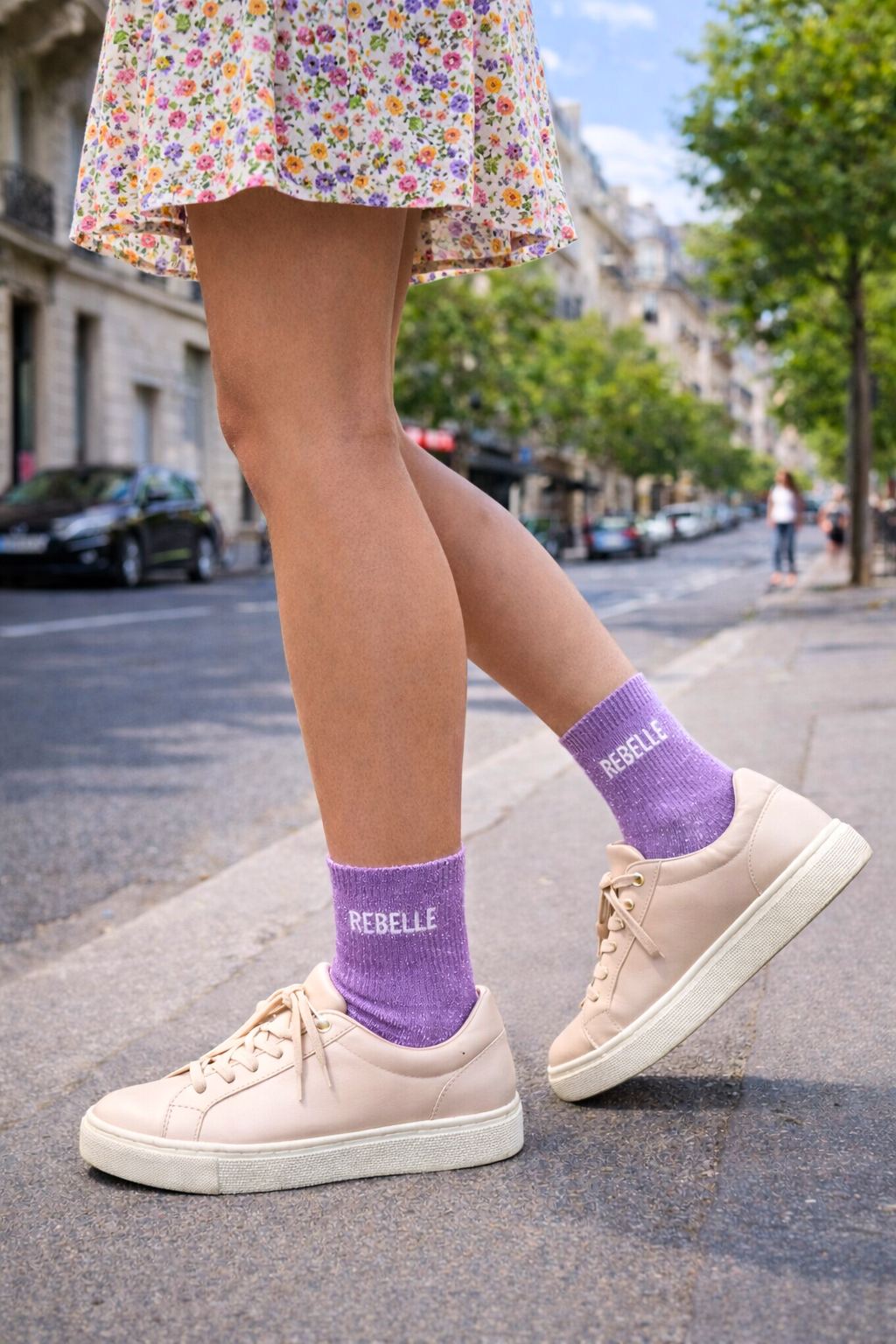 Chaussette à paillettes avec message "Rebelle" - violet
