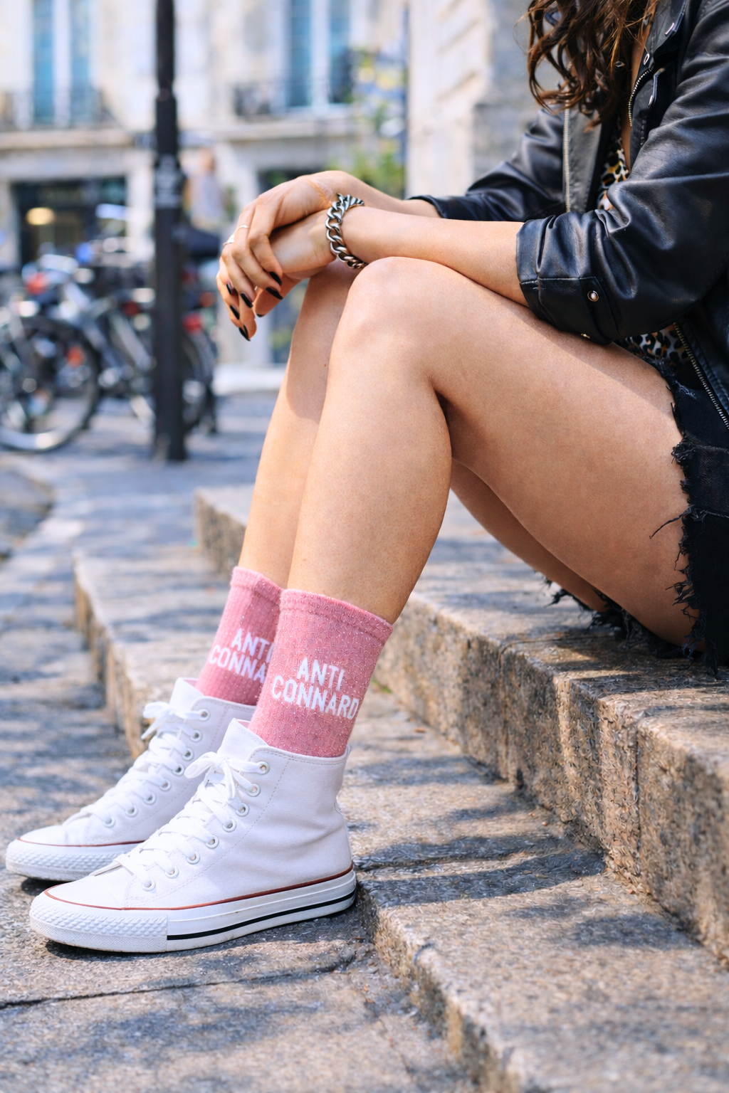 Chaussettes à paillettes avec message "Anti connard" couleur rose