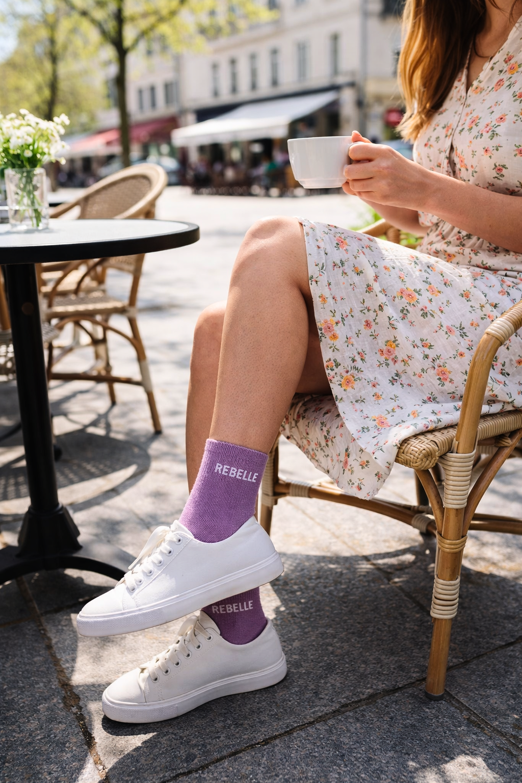 Chaussette à paillettes avec message "Rebelle" - violet