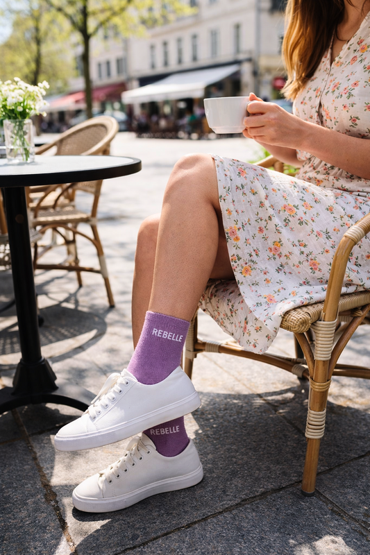 Chaussette à paillettes avec message "Rebelle" - violet